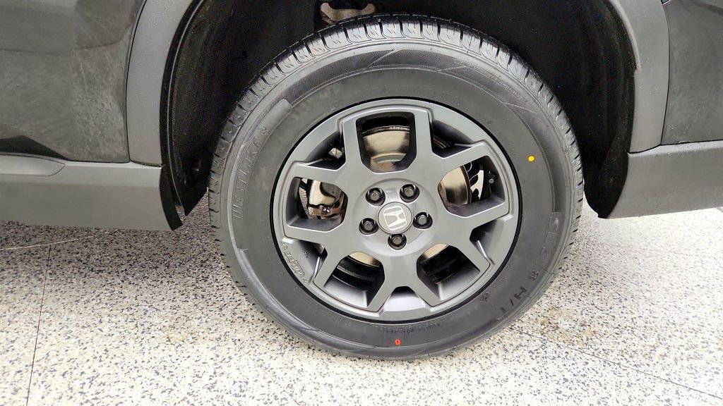 Used 2025 Honda Pilot TrailSport image 9