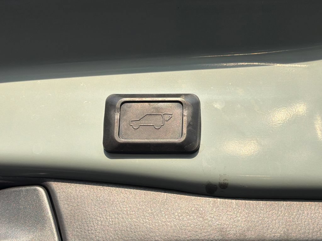 Used 2021 Toyota RAV4 XLE w/ Convenience Package AWD/4WD image 7
