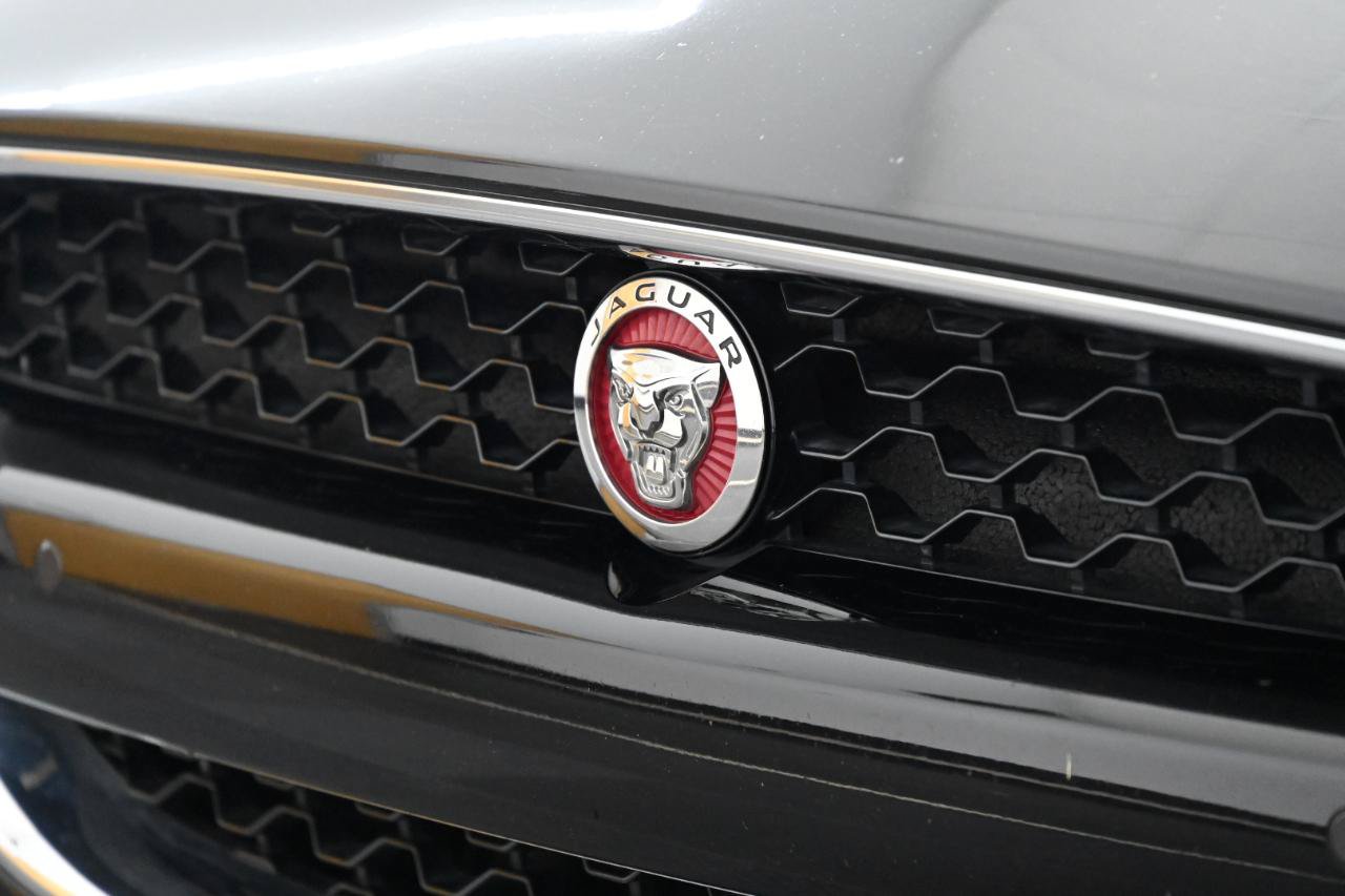 Used 2019 Jaguar F-TYPE R AWD/4WD image 9