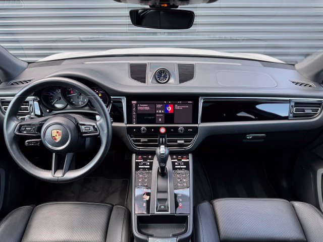 Certified 2022 Porsche Macan AWD/4WD image 18