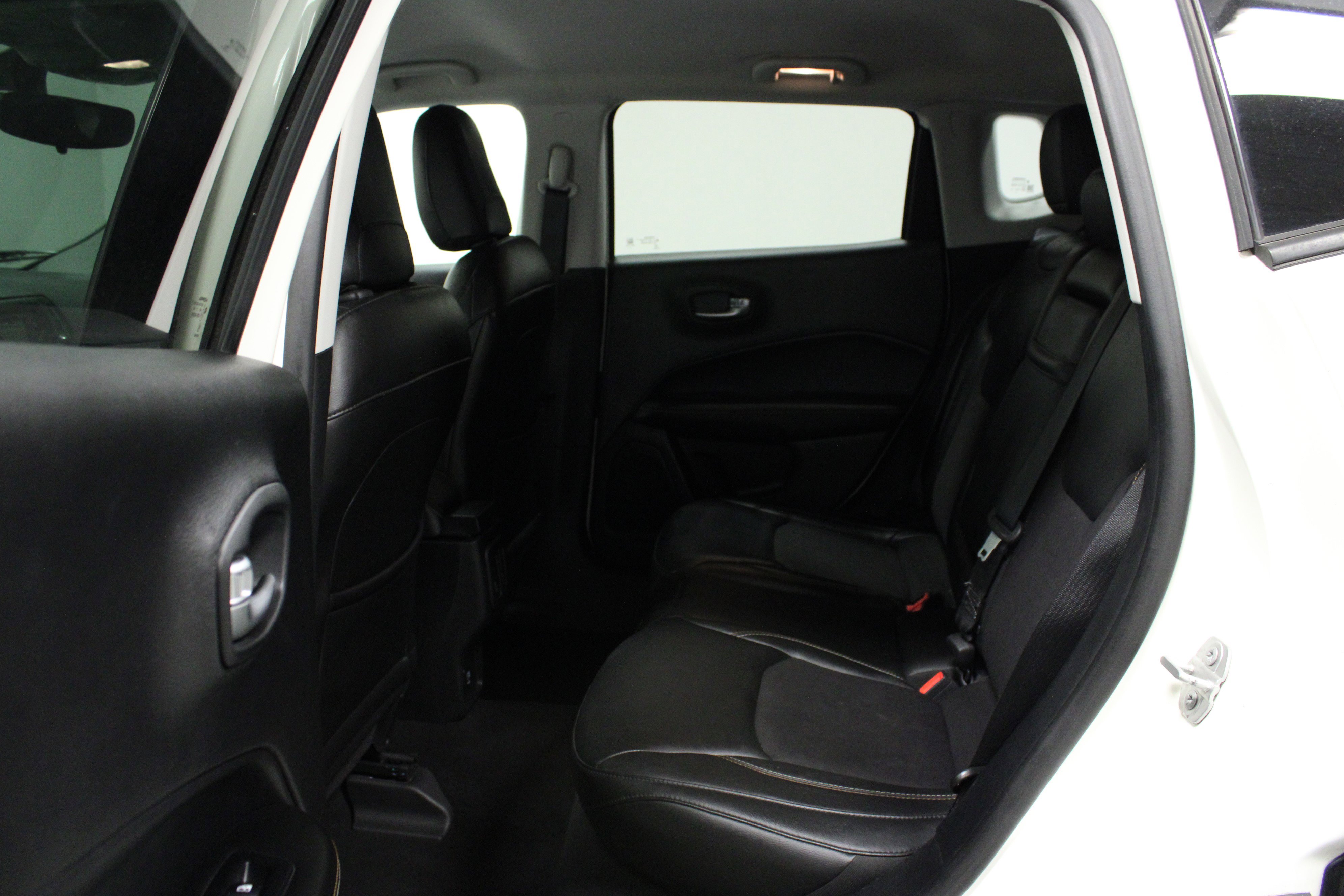 Used 2018 Jeep Compass Latitude AWD/4WD image 13