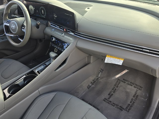 Used 2024 Hyundai Elantra SEL w/ Convenience Package FWD image 18