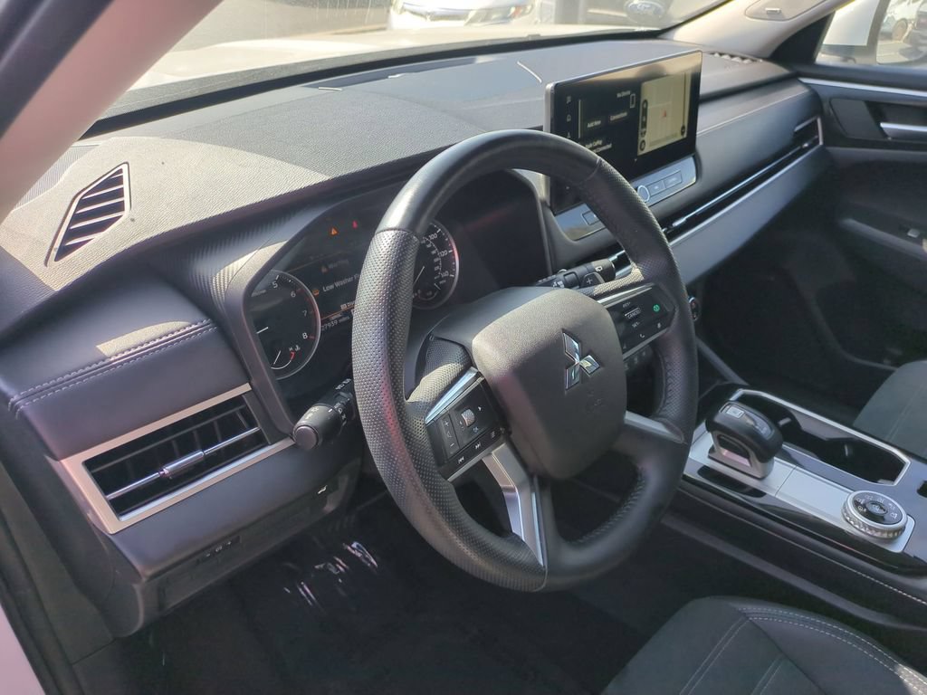 Used 2025 Mitsubishi Outlander SE AWD/4WD image 15