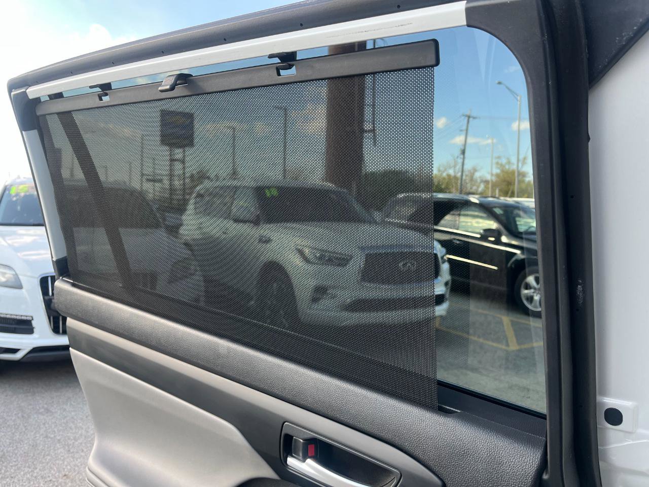 Used 2022 Toyota Highlander XLE AWD/4WD image 17