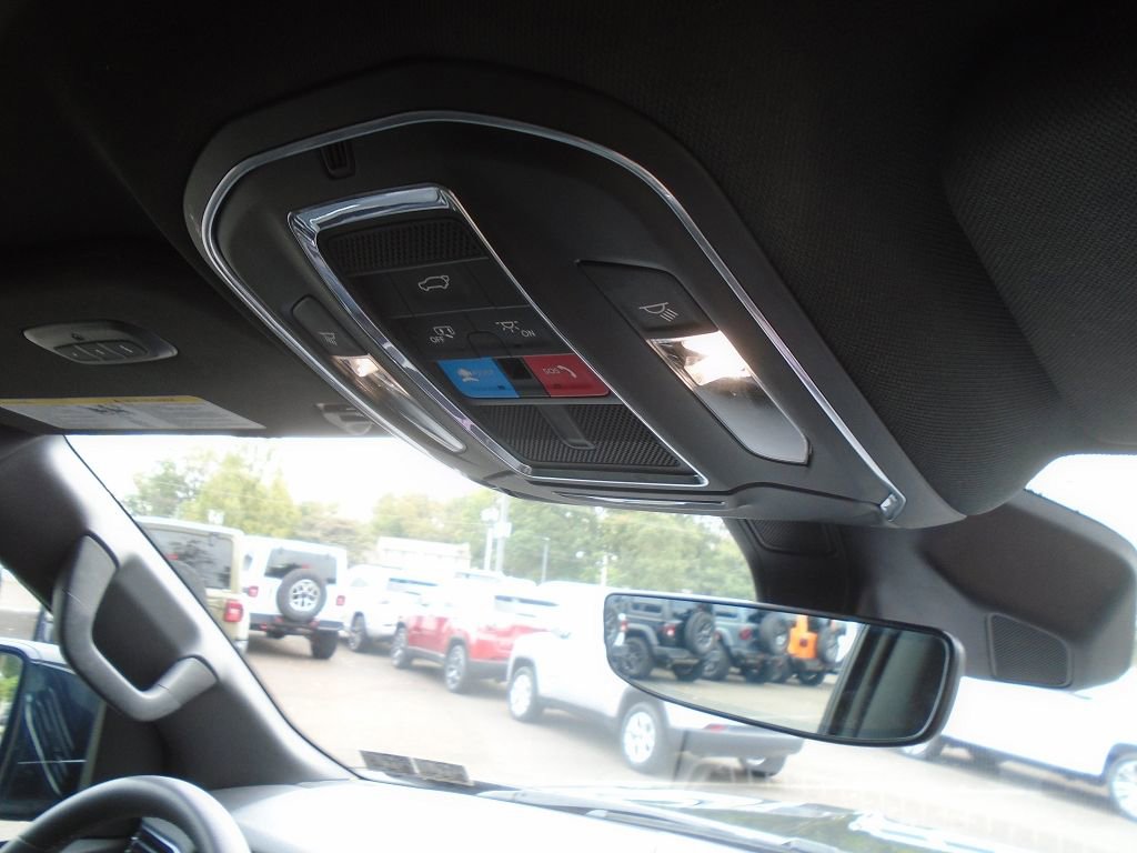 Used 2024 Jeep Wagoneer L Base image 24