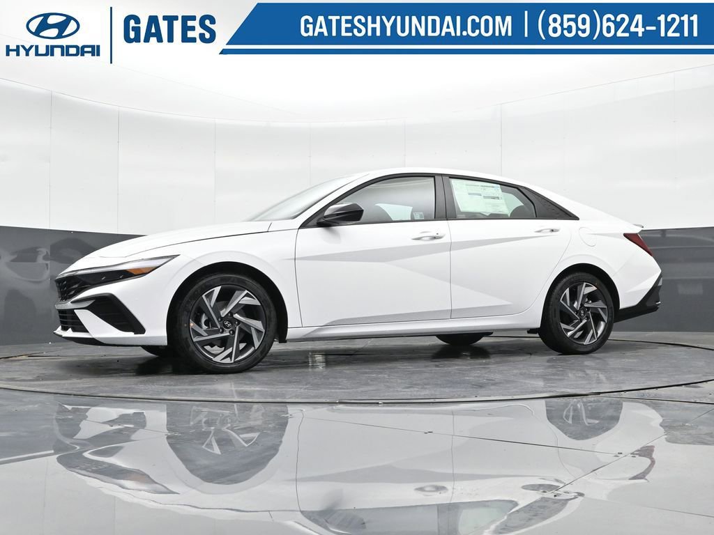 Used 2025 Hyundai Elantra Sport image 40