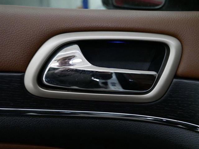 Used 2017 Jeep Grand Cherokee Summit image 14