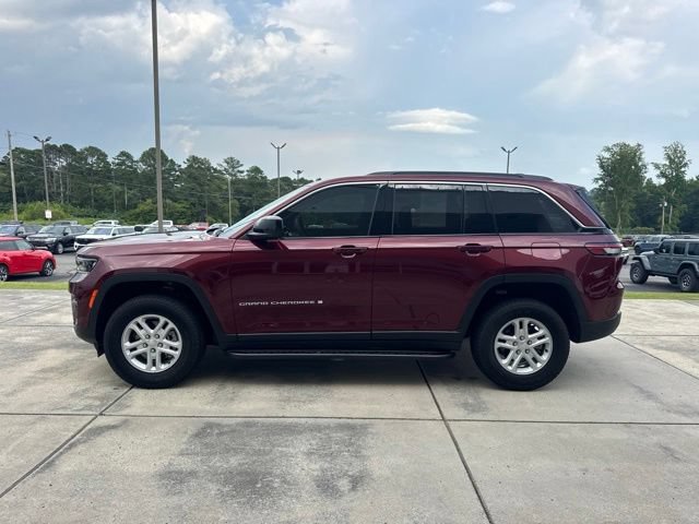 Used 2025 Jeep Grand Cherokee Laredo RWD image 4