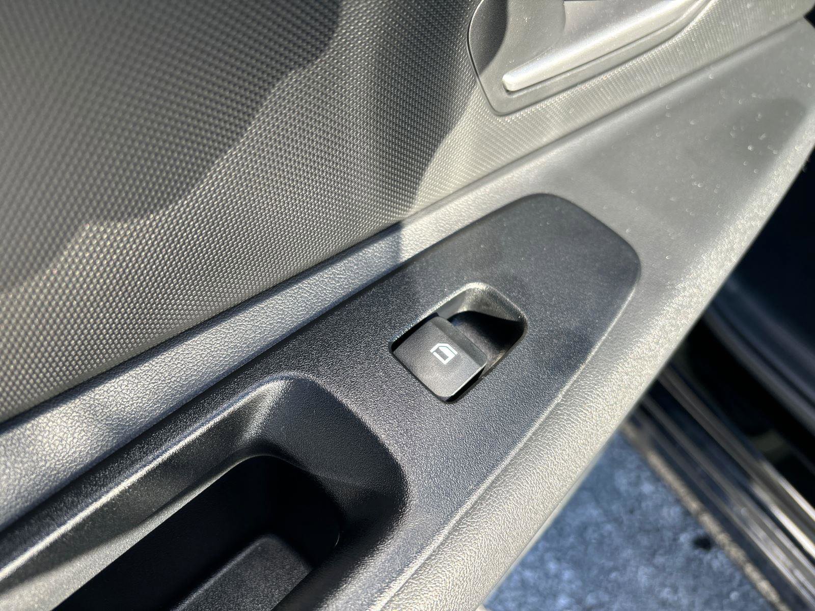 New 2025 Hyundai Elantra SE image 11