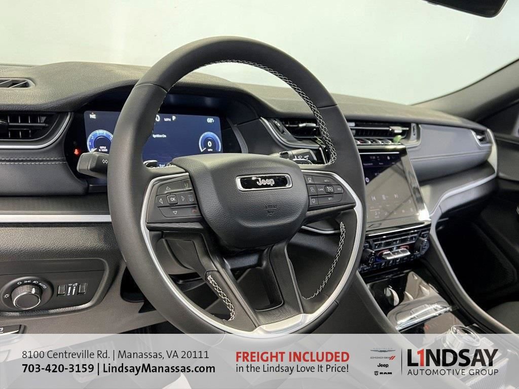 New 2025 Jeep Grand Cherokee Laredo w/ Luxury Tech Group I image 23