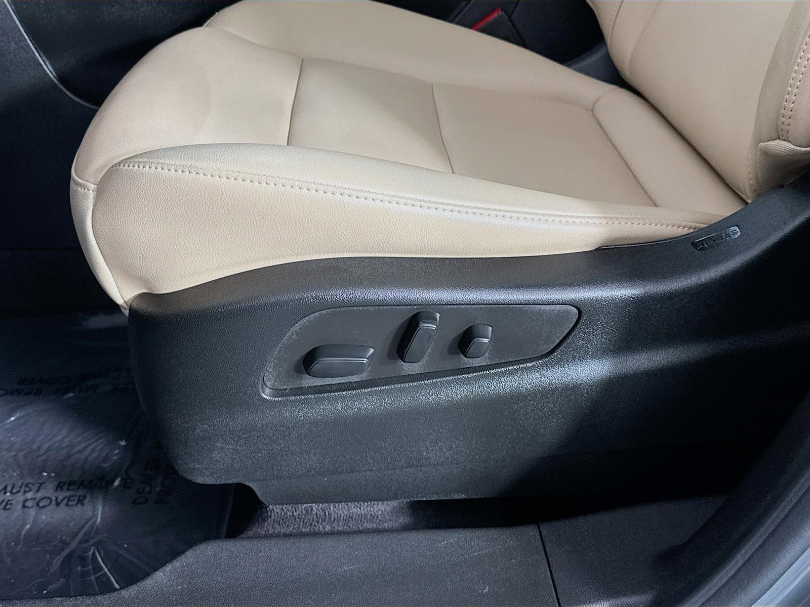 Used 2024 Cadillac XT4 Luxury w/ Cold Weather Package image 21