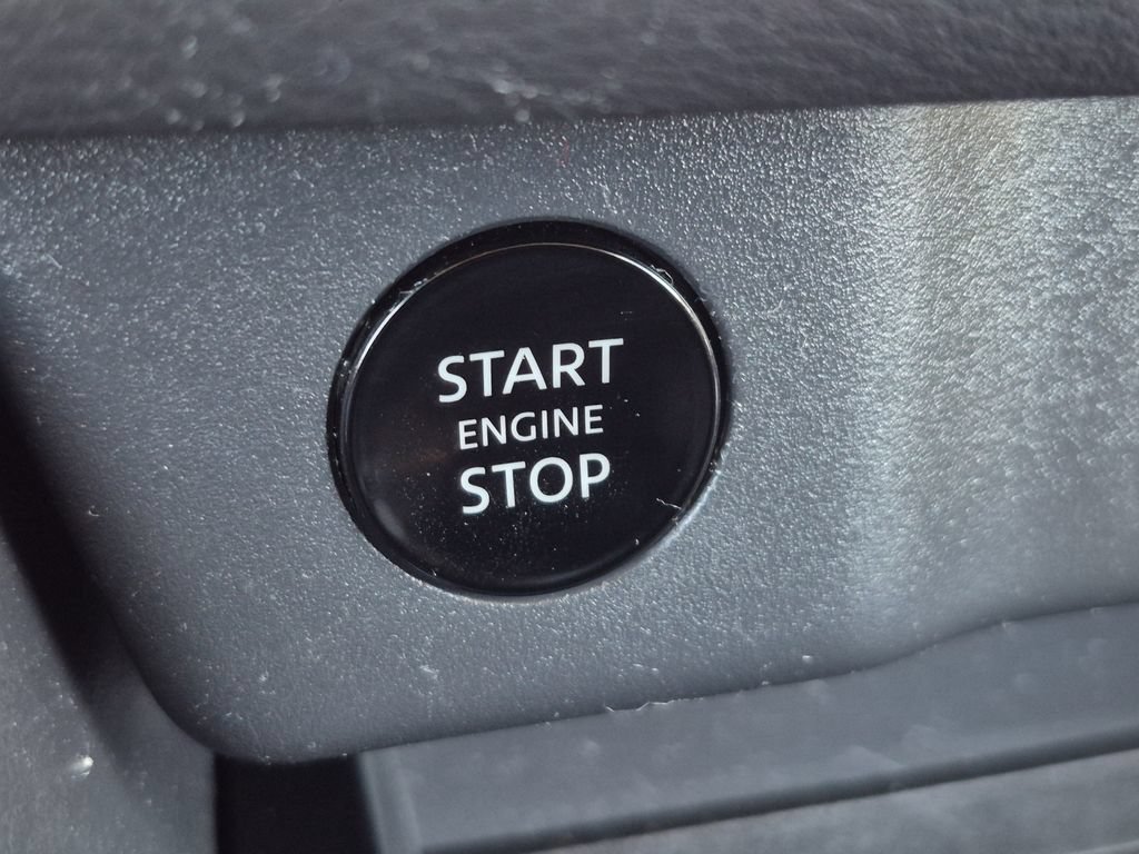 Used 2025 Nissan Rogue SV AWD/4WD image 24