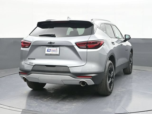 Used 2024 Chevrolet Blazer LT w/ Midnight/Sport Edition FWD image 12