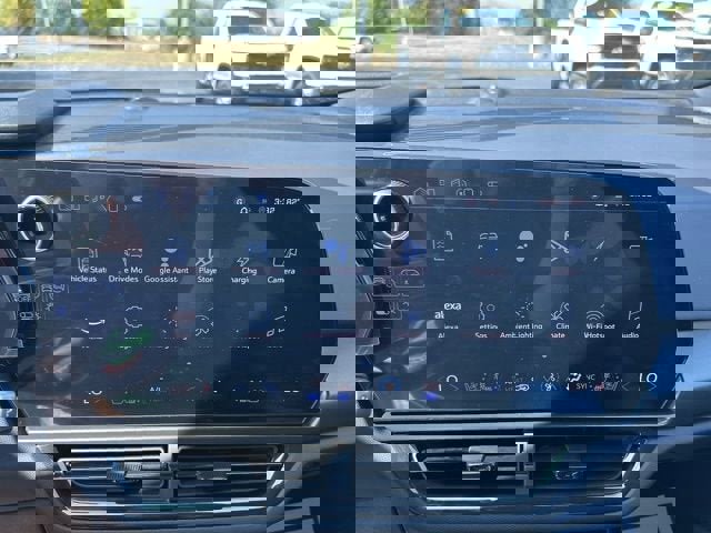 New 2025 Chevrolet Equinox EV RS image 10