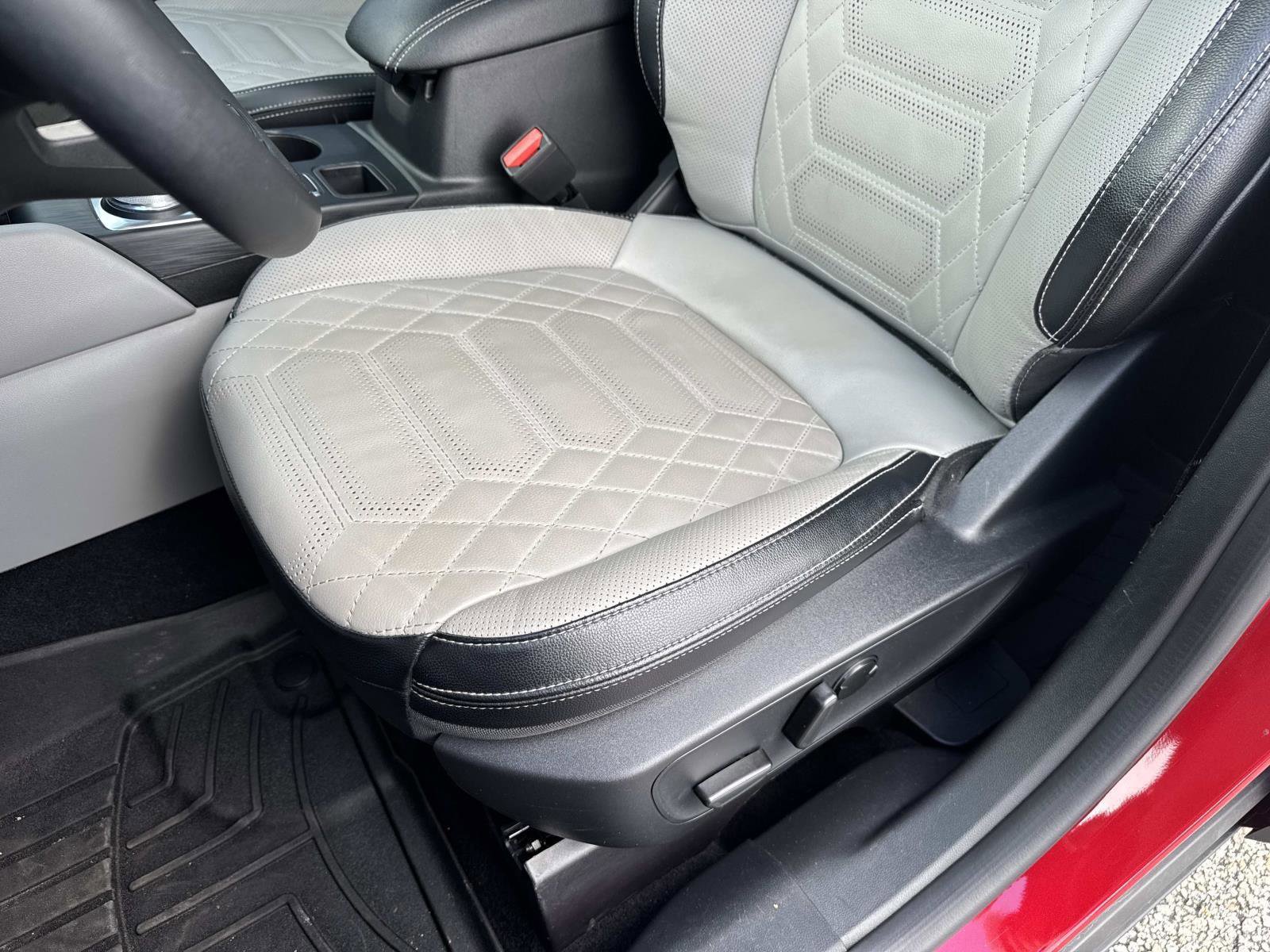 Used 2024 Ford Escape Platinum w/ Premium Technology Package image 21