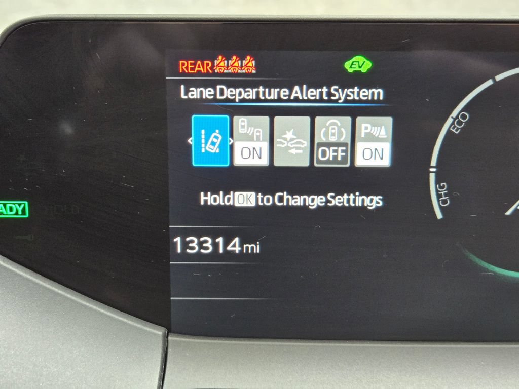 Used 2024 Toyota Prius LE AWD/4WD image 19