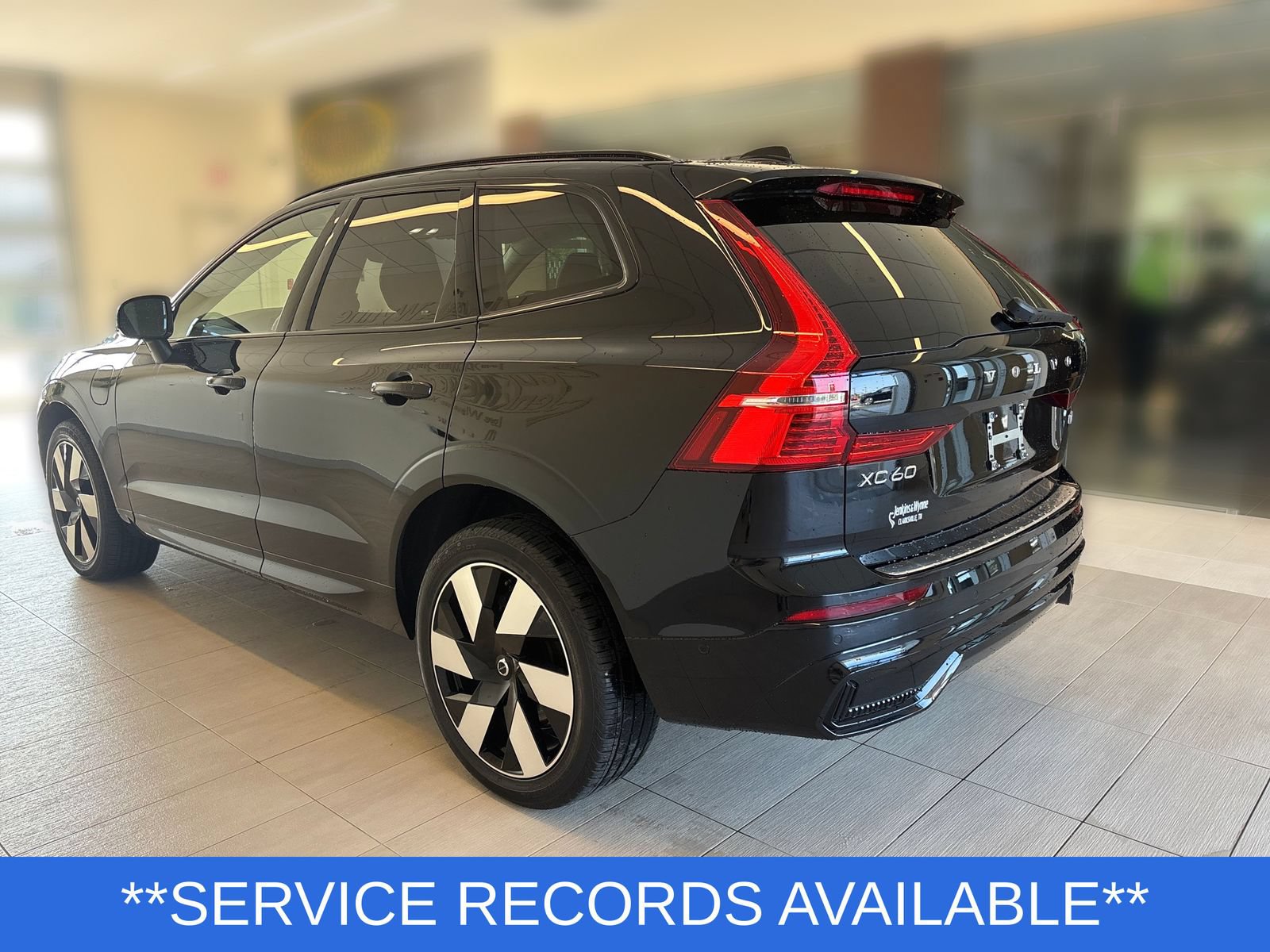 Used 2025 Volvo XC60 T8 Plus w/ Protection Package Premier AWD/4WD image 3