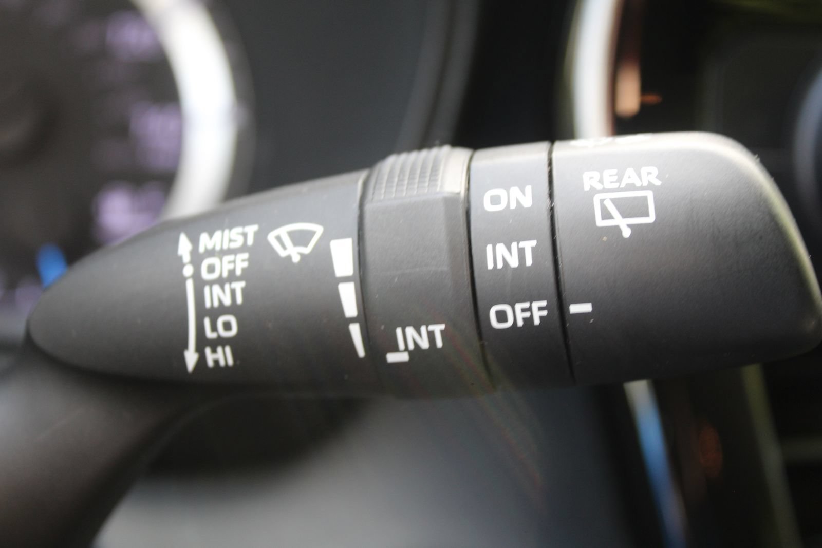 Used 2024 Toyota Highlander LE FWD image 36