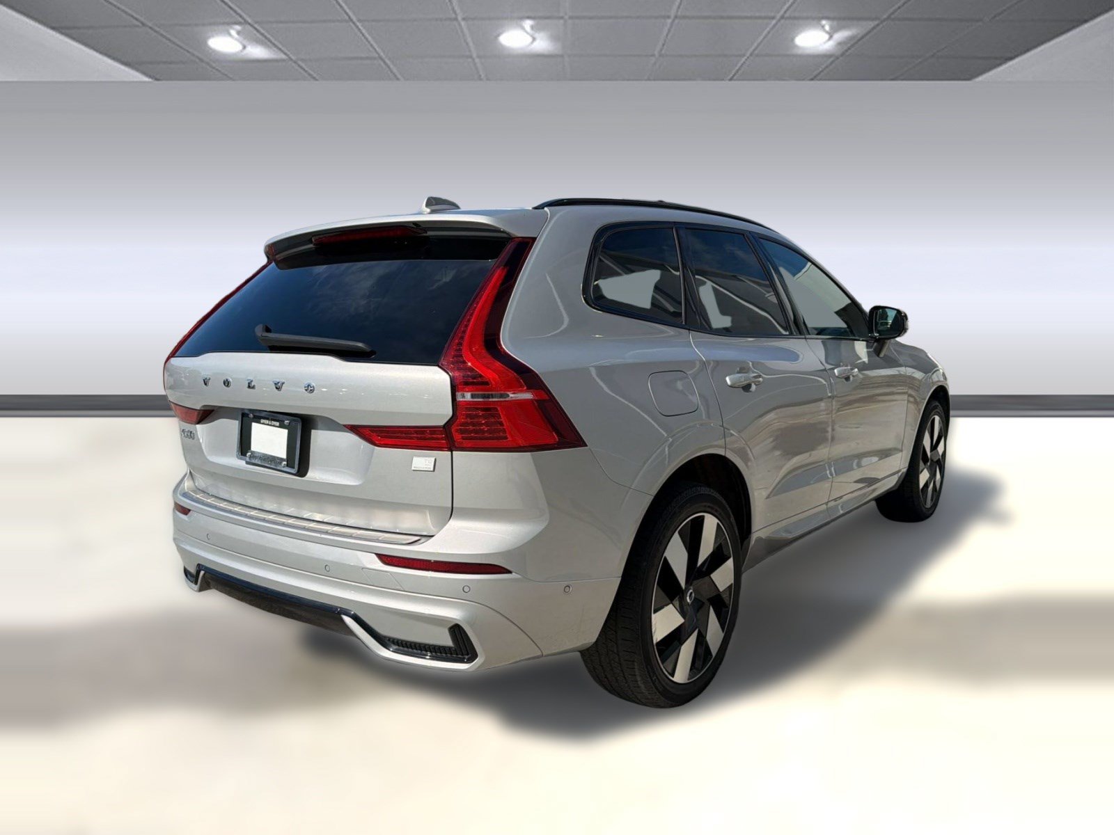 Certified 2024 Volvo XC60 T8 Plus w/ Protection Package Premier AWD/4WD image 9