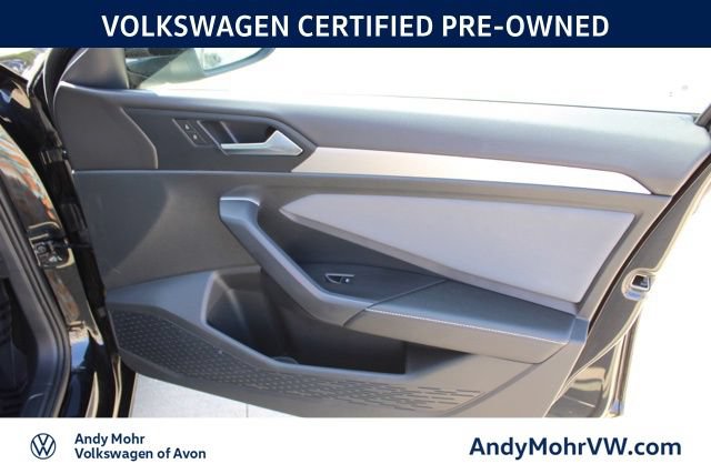 Used 2025 Volkswagen Jetta SE FWD image 21