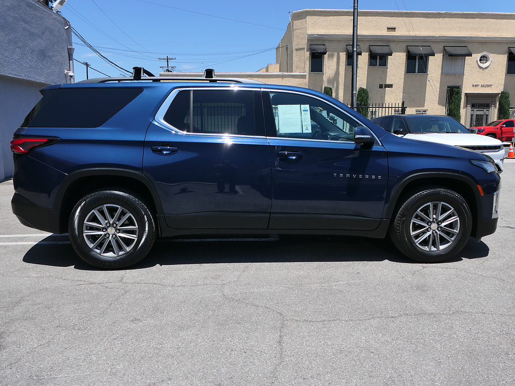 Used 2022 Chevrolet Traverse LT w/ LPO, Cargo Package FWD image 2
