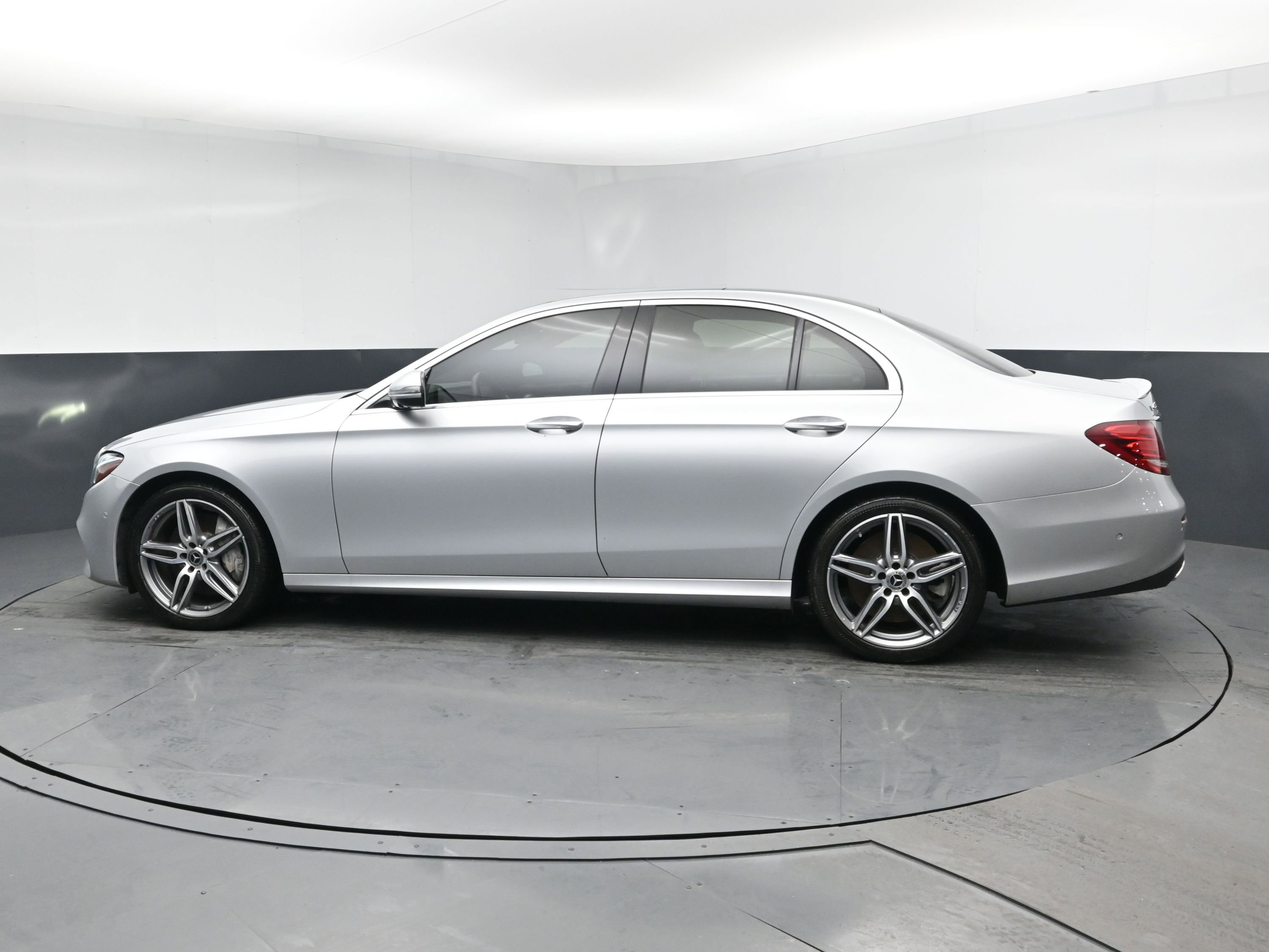 Used 2019 Mercedes-Benz E 450 4MATIC Sedan w/ Driver Assistance Package image 4