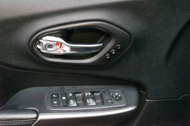 Used 2020 Jeep Cherokee Limited AWD/4WD image 17