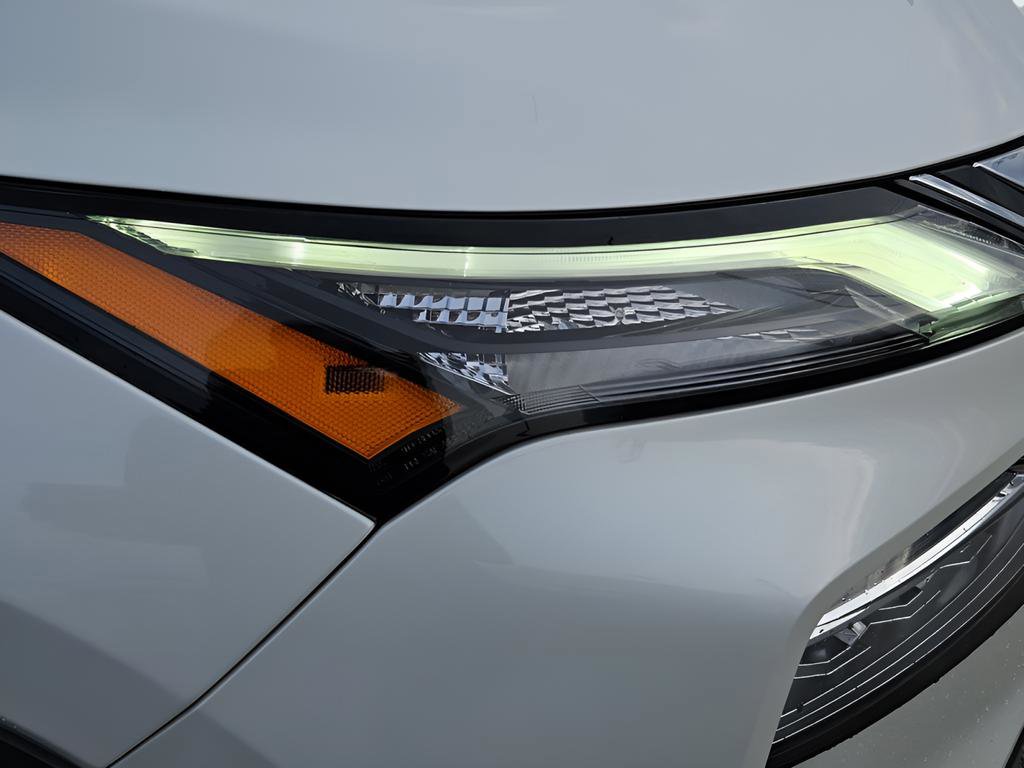 Used 2022 Nissan Rogue SV image 11