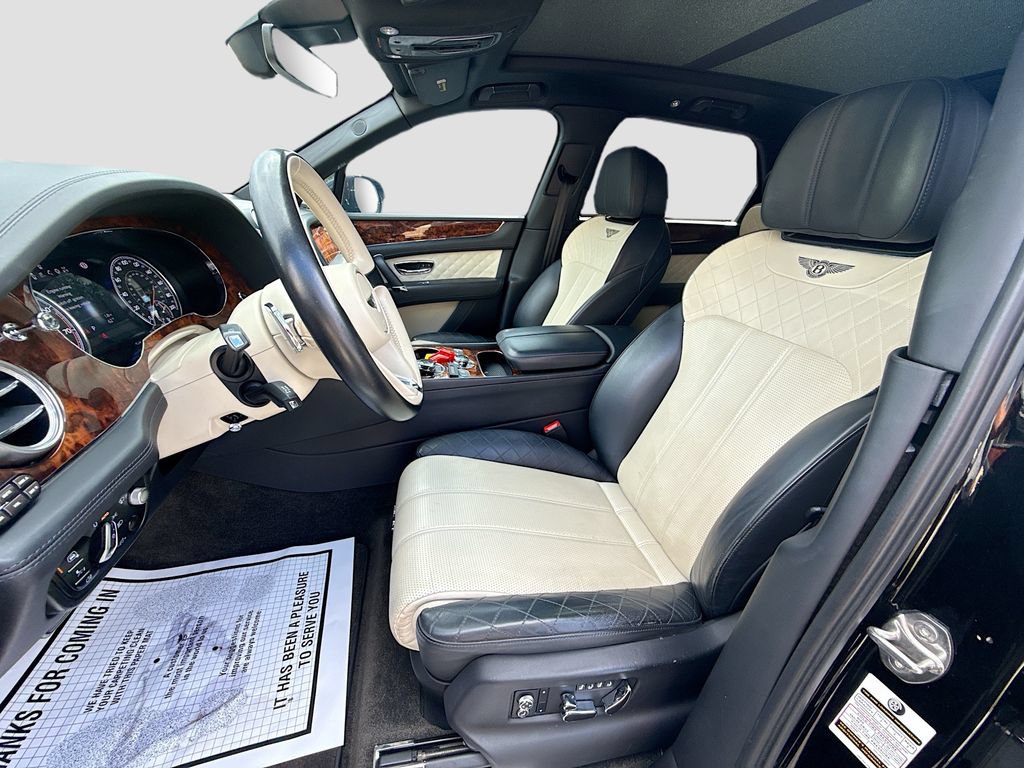 Used 2018 Bentley Bentayga AWD/4WD image 23