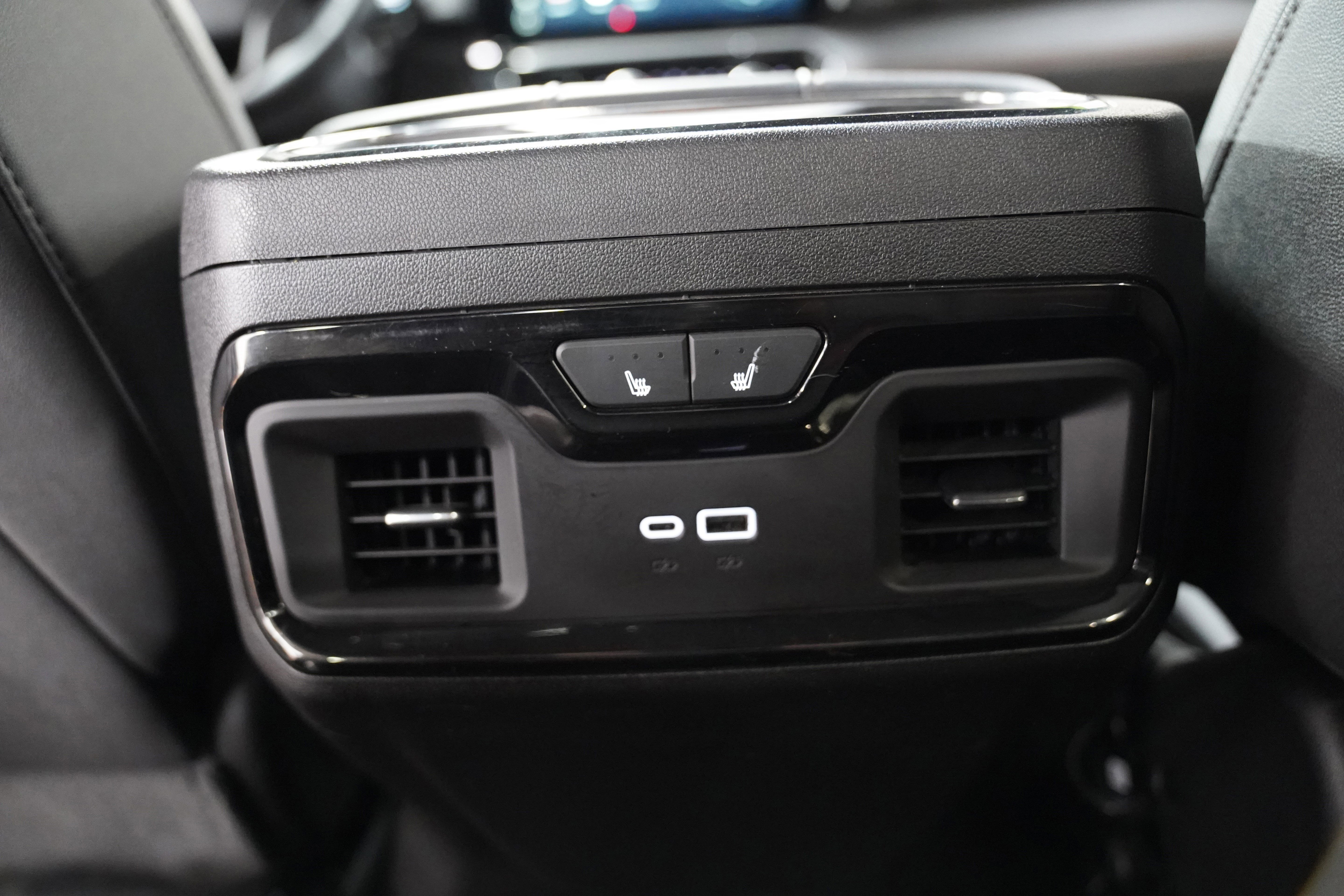 Used 2024 GMC Sierra 2500 AT4 w/ AT4 Preferred Package image 6