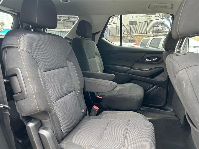 Used 2020 Chevrolet Traverse LT FWD image 24