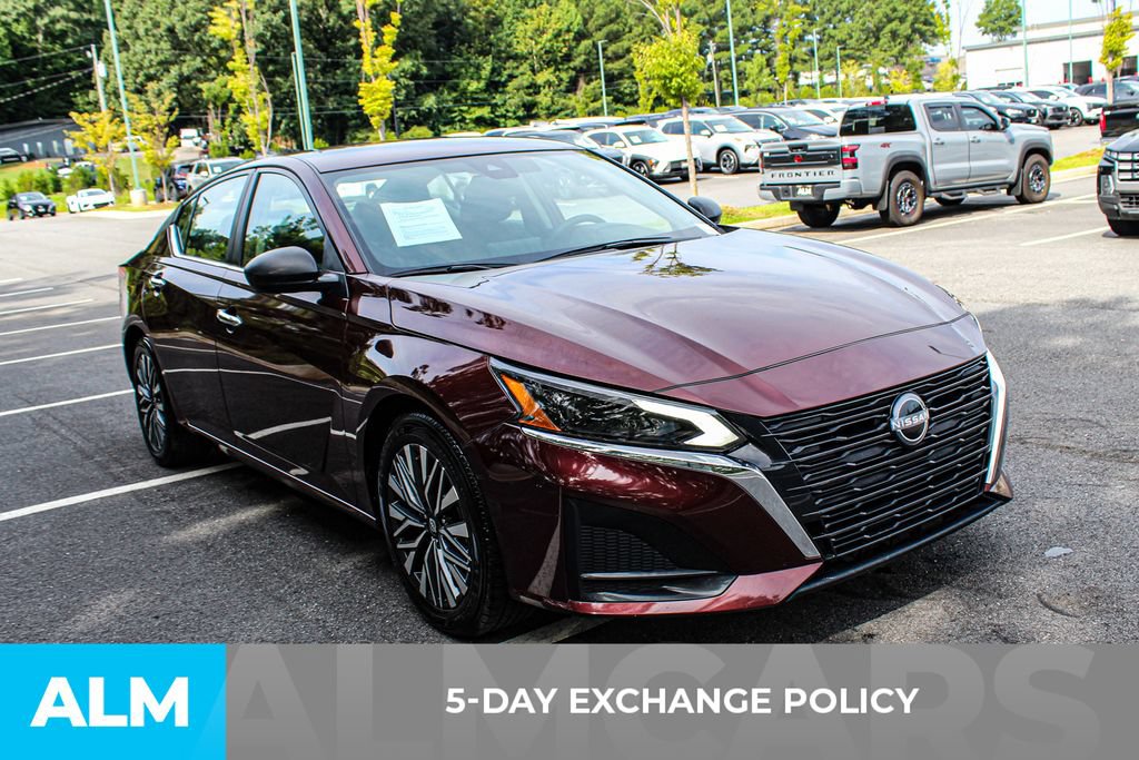 Used 2025 Nissan Altima 2.5 SV FWD image 3