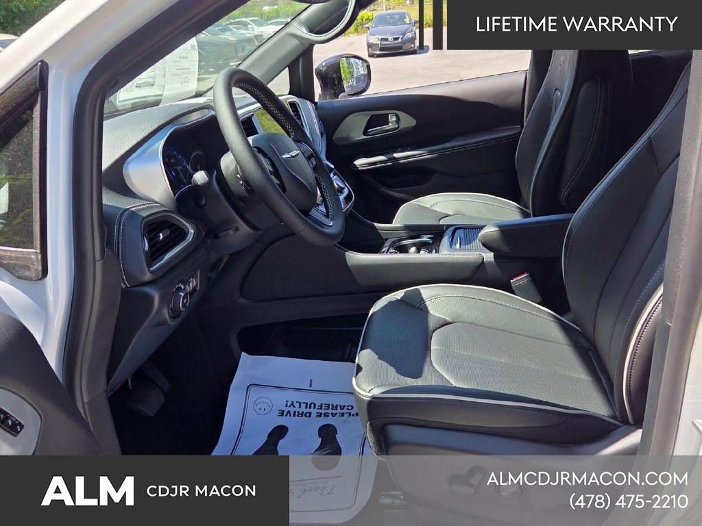 New 2026 Chrysler Pacifica Limited w/ S Appearance Package FWD image 7