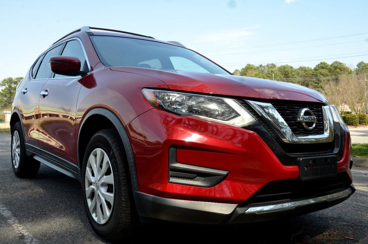 Used 2017 Nissan Rogue S w/ S Appearance Package AWD/4WD image 3