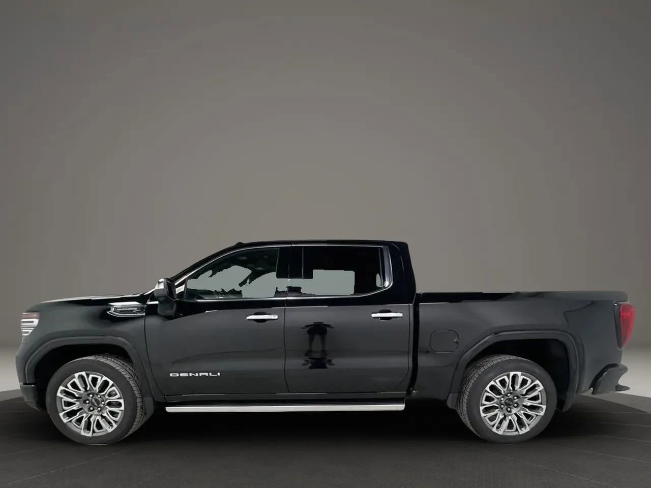 Used 2025 GMC Sierra 1500 Denali Ultimate image 2