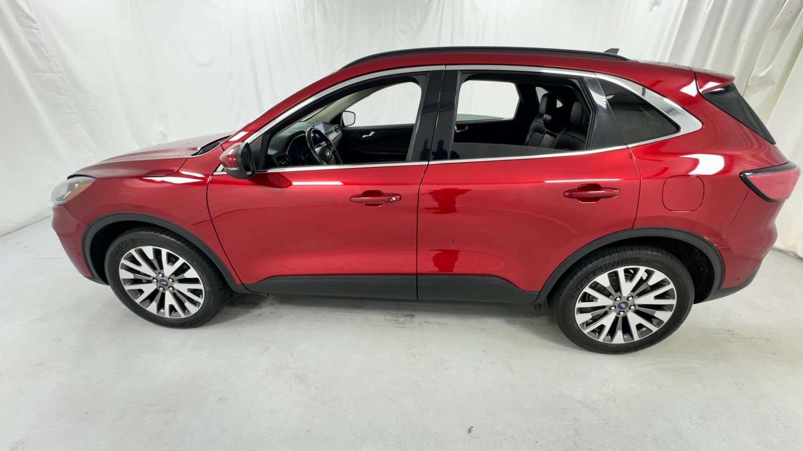 Used 2020 Ford Escape Titanium AWD/4WD image 6