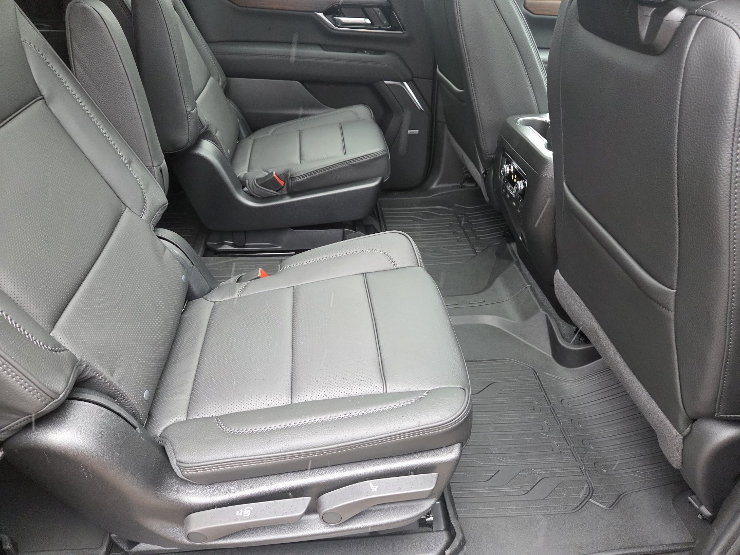 New 2026 GMC Yukon XL Denali w/ Denali Reserve Package AWD/4WD image 25