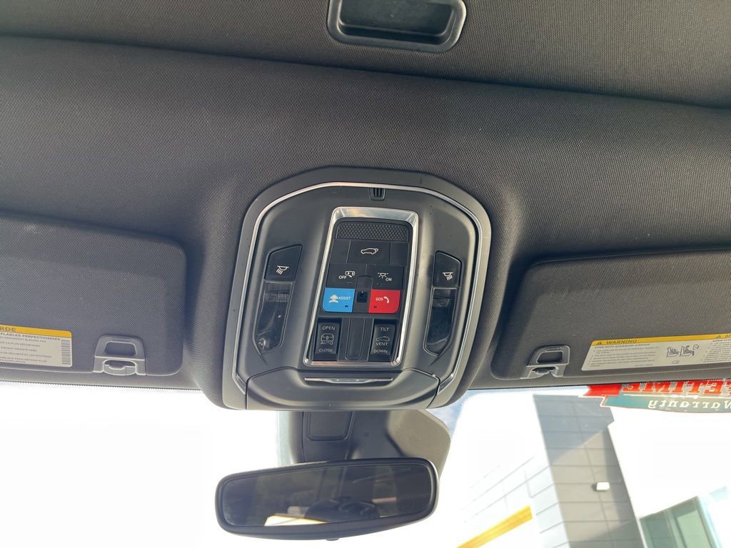Used 2024 Jeep Grand Cherokee Altitude image 11