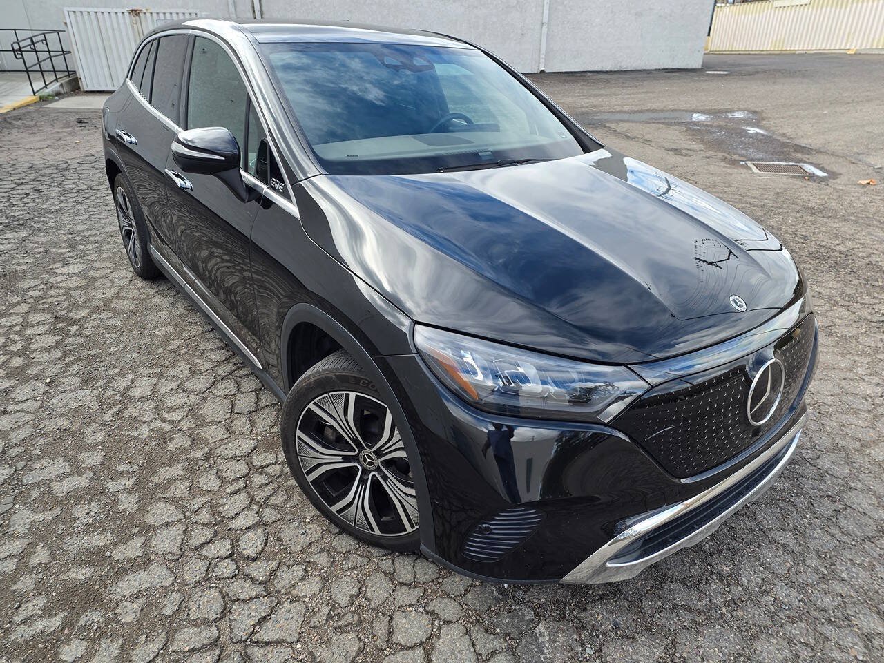 Used 2023 Mercedes-Benz EQE 350+ SUV w/ Exclusive Trim Package image 4