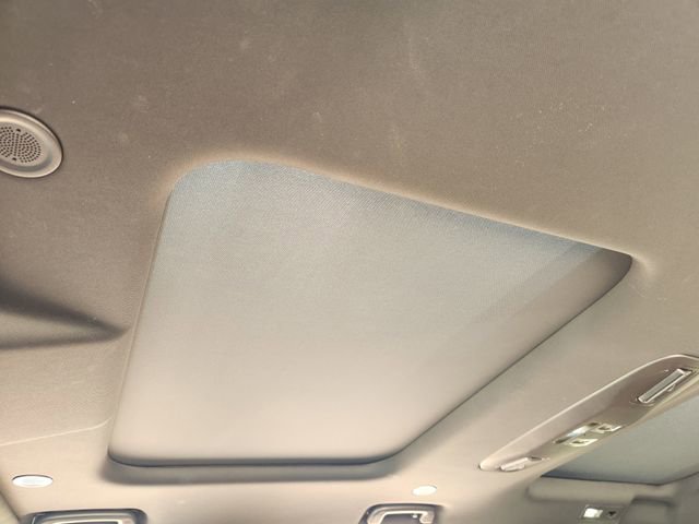 Used 2024 Land Rover Discovery Dynamic SE image 23