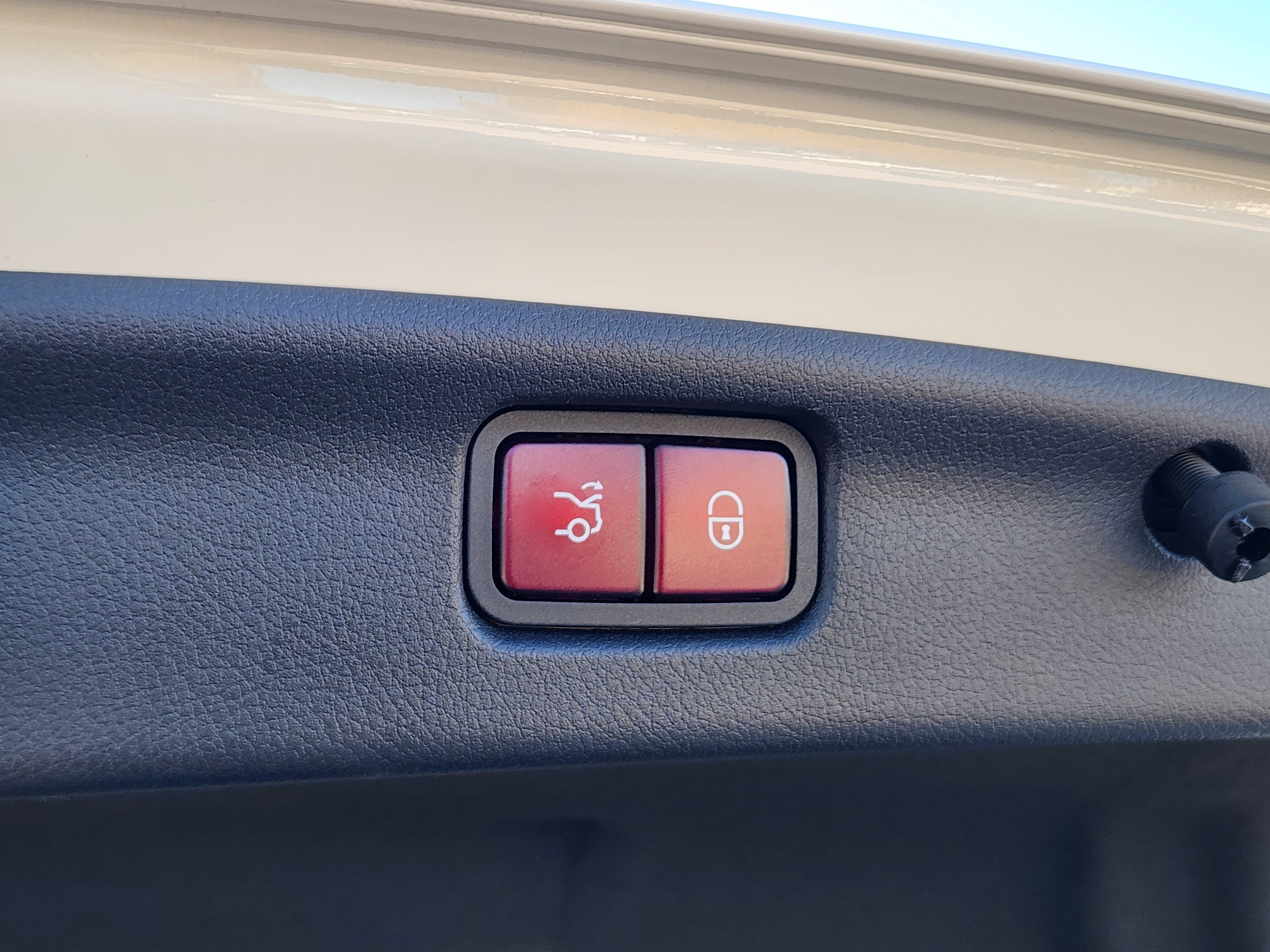 Used 2023 Mercedes-Benz C 300 Sedan image 42