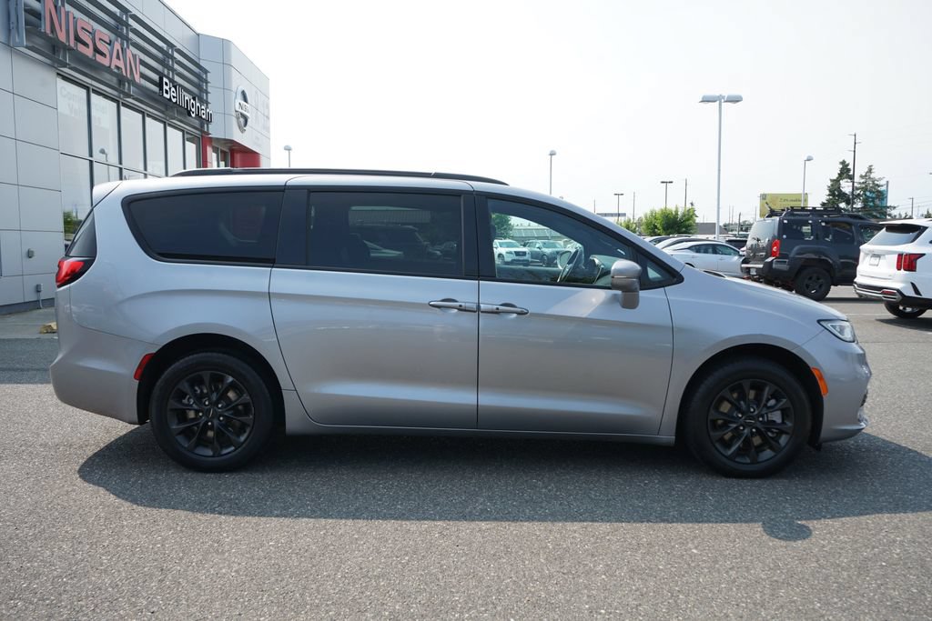 Used 2021 Chrysler Pacifica Limited w/ S Appearance Package AWD/4WD image 8