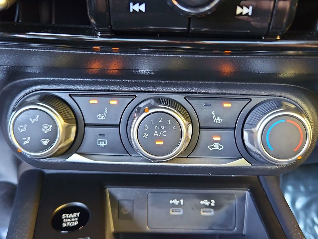 Used 2025 Nissan Kicks SV w/ SV Premium Package image 17