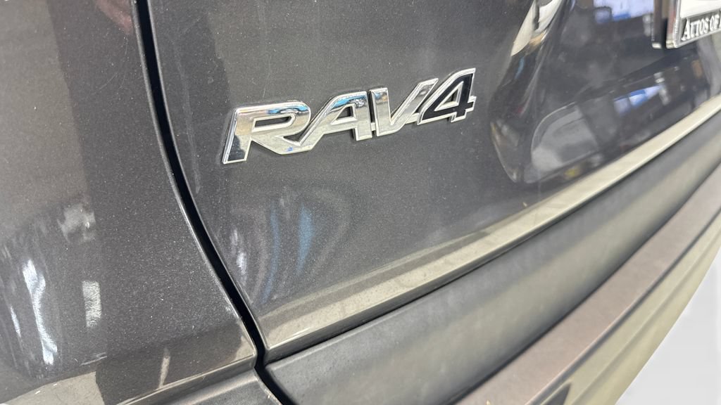 Used 2021 Toyota RAV4 LE FWD image 21