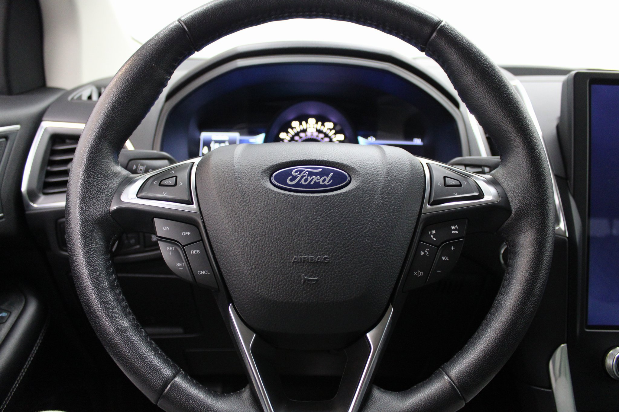 Used 2024 Ford Edge Titanium image 33