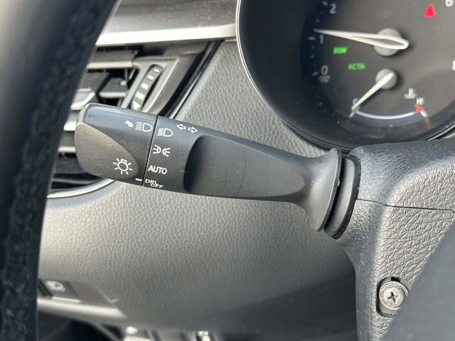 Used 2019 Toyota C-HR XLE image 12