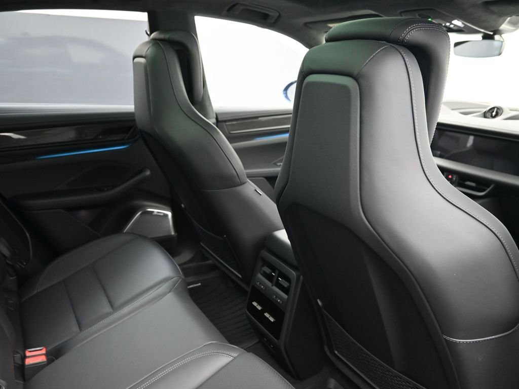 New 2026 Porsche Macan Turbo Electric image 7