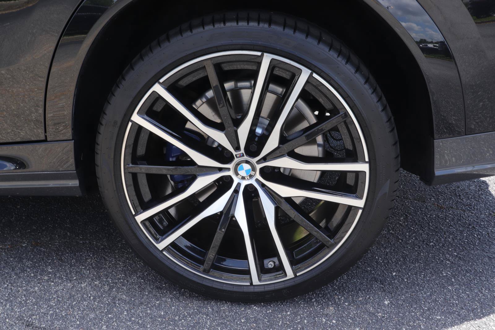 Used 2022 BMW X6 M50i AWD/4WD image 43