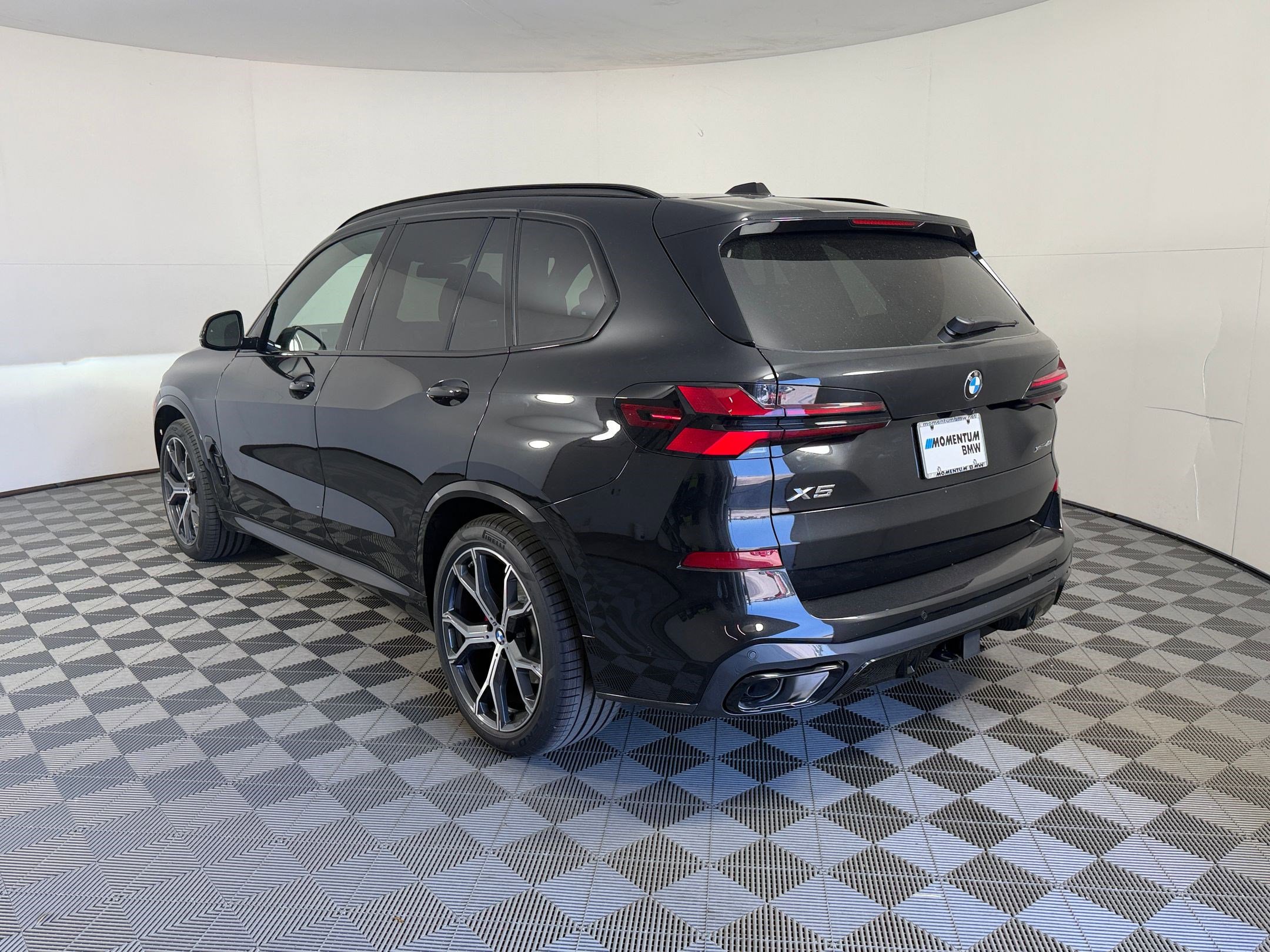 New 2026 BMW X5 xDrive40i w/ M Sport Package AWD/4WD image 3