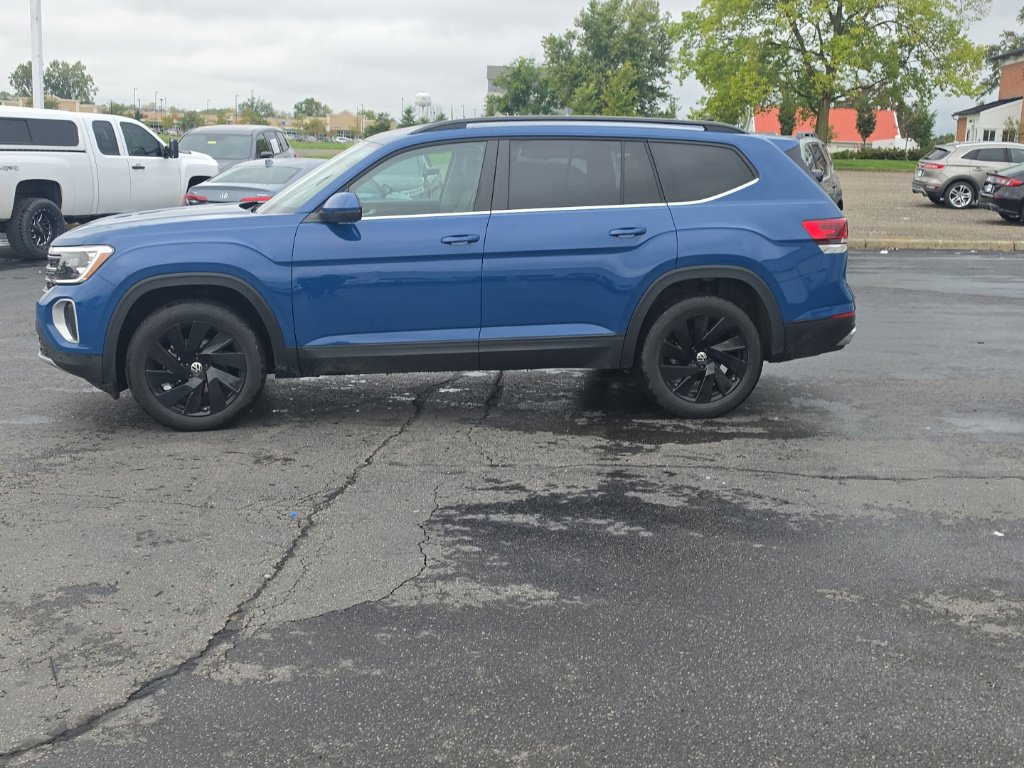 Used 2025 Volkswagen Atlas SE AWD/4WD image 4